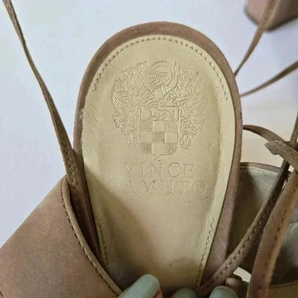 Vince Camuto “Winola” Nubuck Heel size 10 - Picture 9 of 10